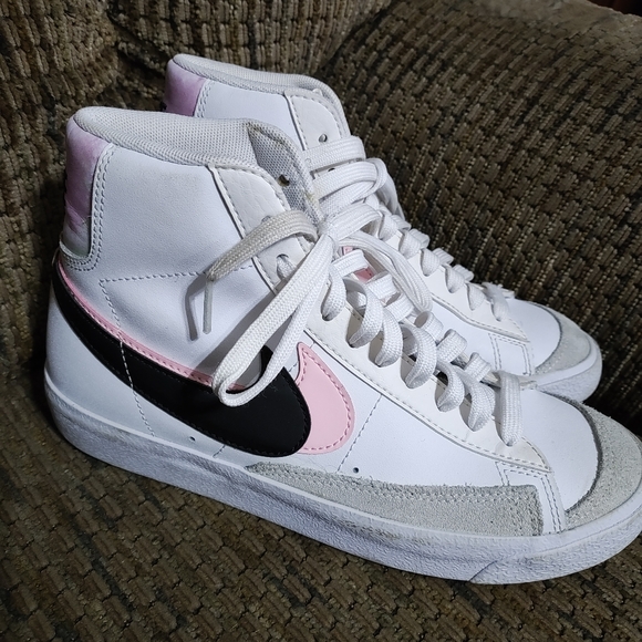 Nike Blazer Mid 77 SE GS White Arctic Punch Youth Size 5Y DD1847-101 Clean - Picture 1 of 8